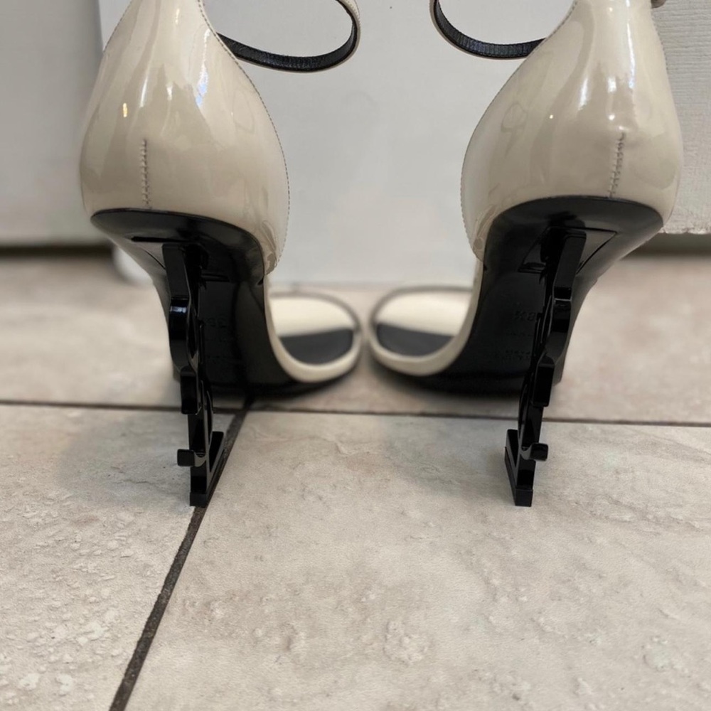 Pre-owned YSL Opium Sandals for Sale!
- Very good condition, minor wear - Picture 5 of 6